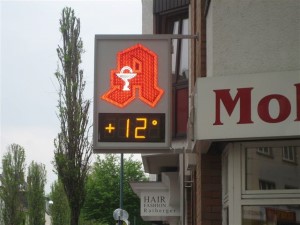APO A85 mit Uhr und Temperatur